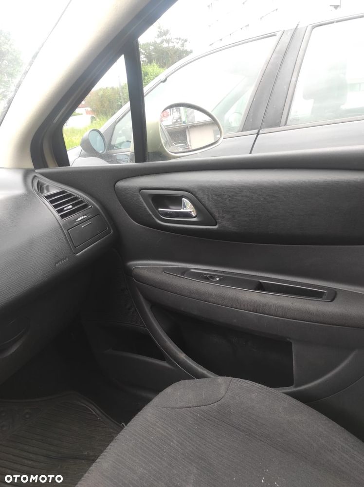 Citroën C4 1.4 16V SX - 6