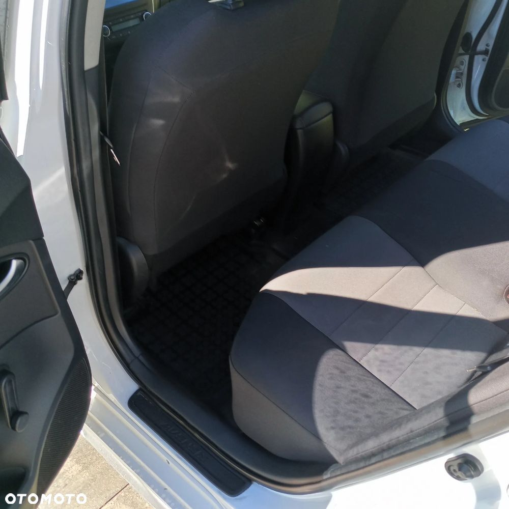Toyota Avensis - 15