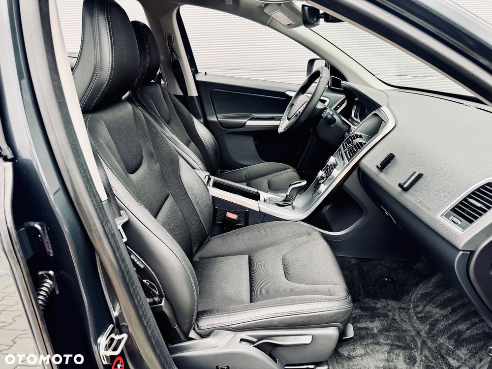 Volvo XC 60 D3 Geartronic Momentum - 29