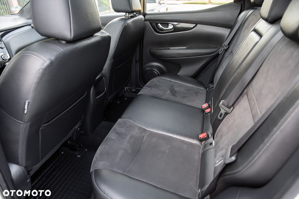 Nissan Qashqai 1.6 DCi Xtronic TEKNA - 24