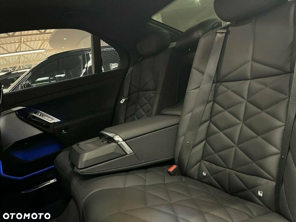 BMW Seria 7 - 16