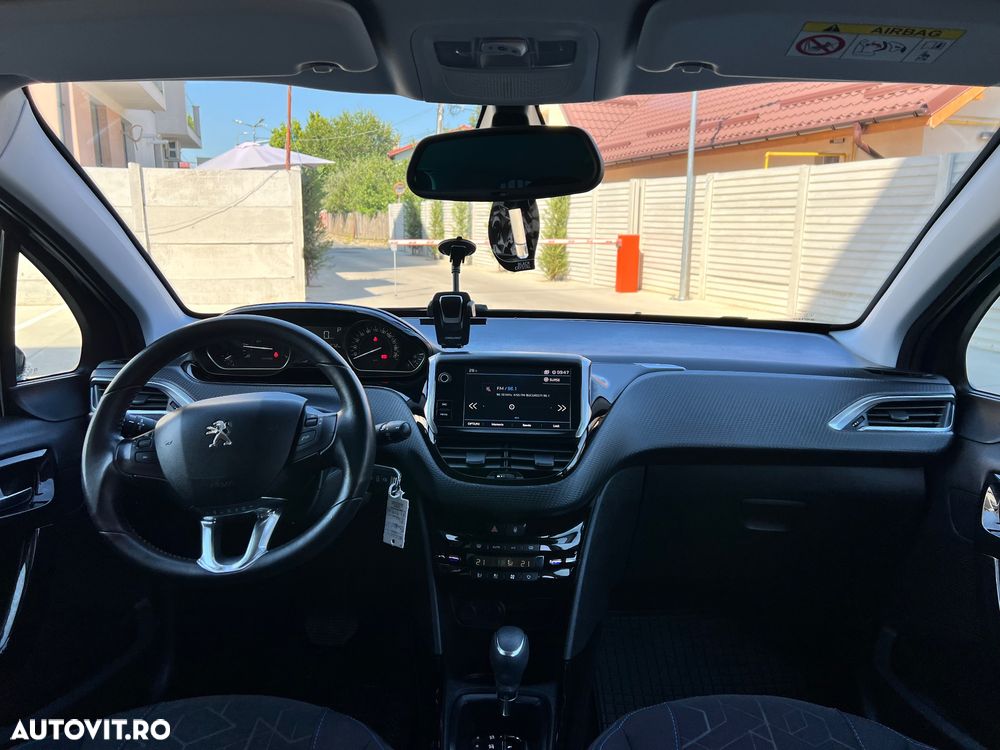 Peugeot 2008 PureTech 110 GPF Stop&Start EAT6 Signature - 10