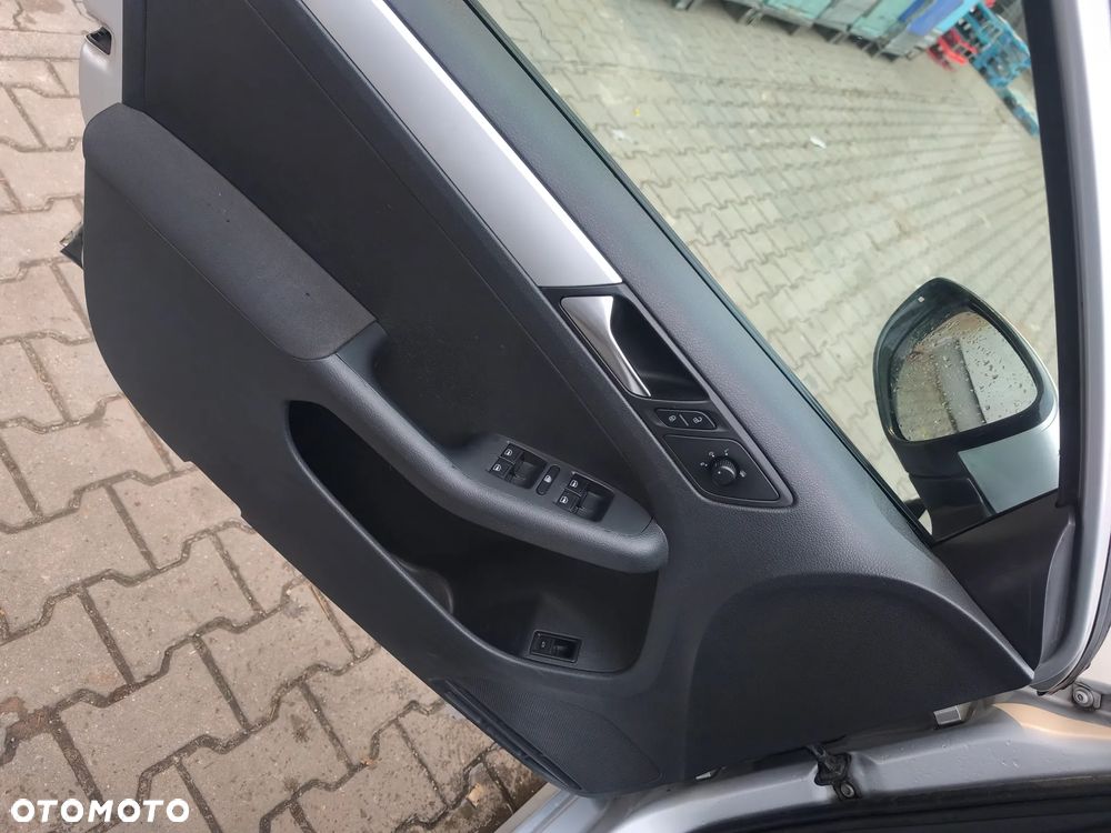 Volkswagen Jetta 1.6 TDI DPF Trendline - 11