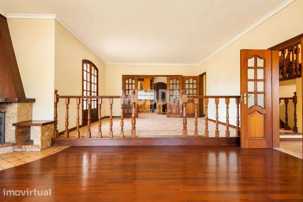 Oportunidade em Azurva – Moradia Isolada com Grande Terreno! - Grande imagem: 3/43