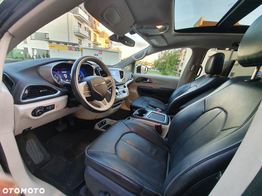 Chrysler Pacifica - 19
