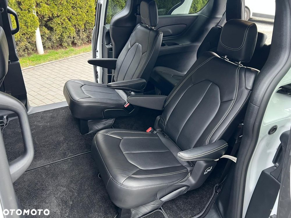 Chrysler Pacifica - 14