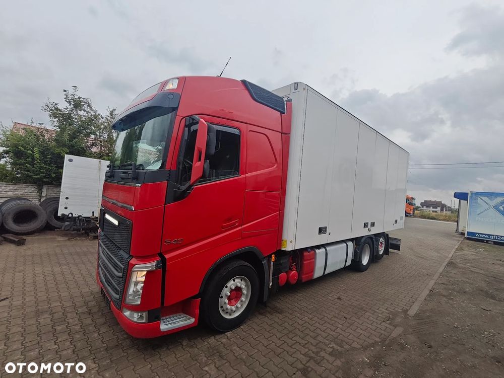 Volvo FH ;  firanka napojówka * przewierty * 6x2 * bdf * - 8