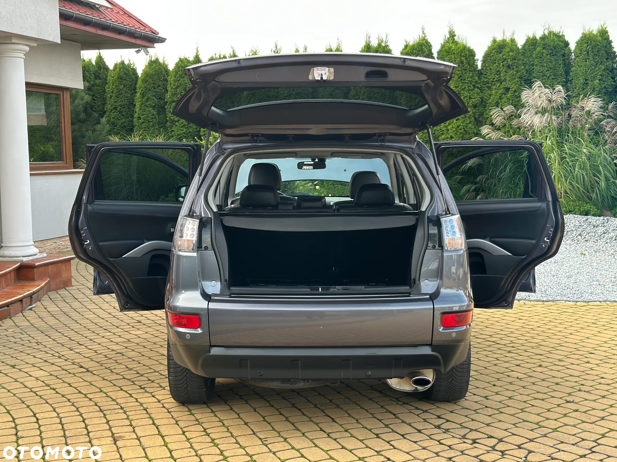 Mitsubishi Outlander - 32