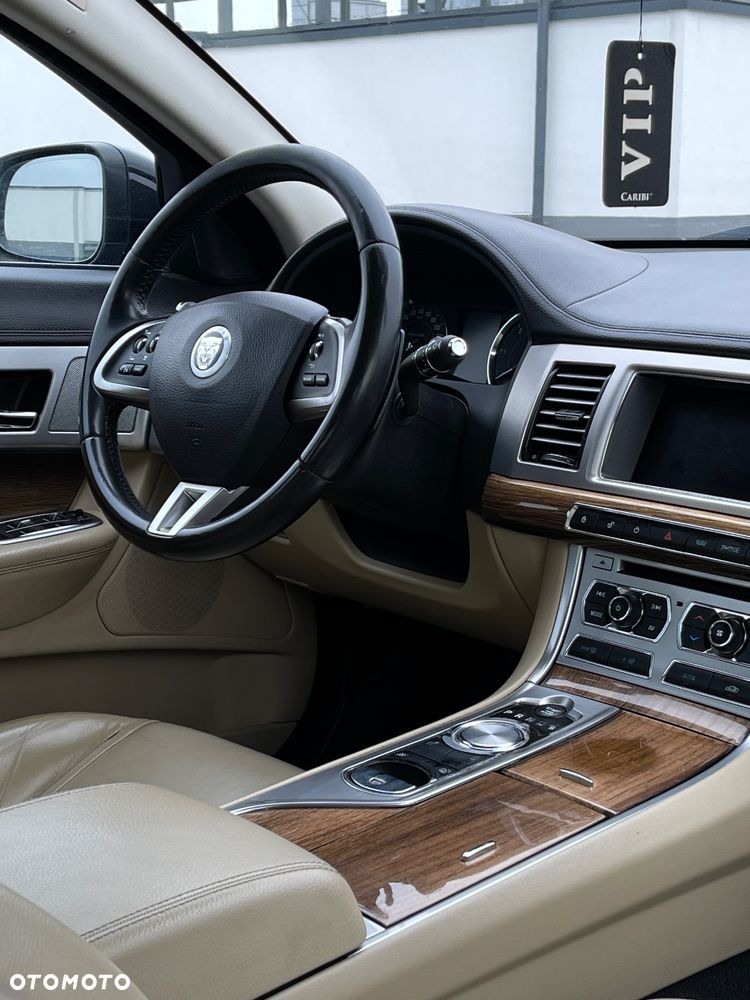 Jaguar XF 3.0 V6 D S Luxury - 8