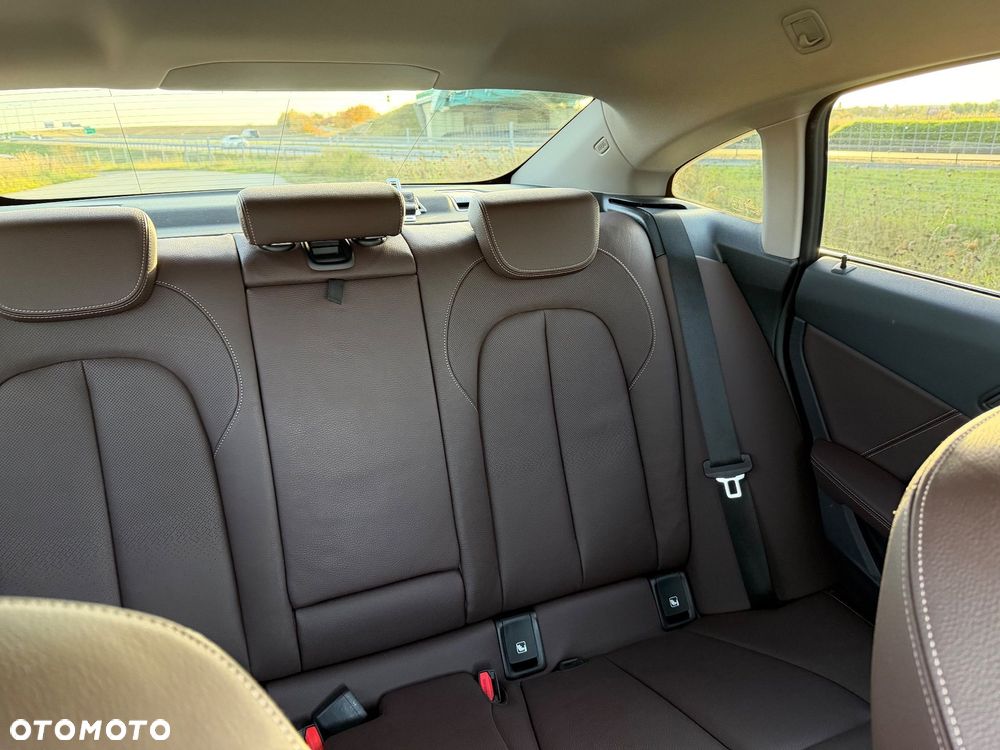 BMW Seria 2 218i - 12