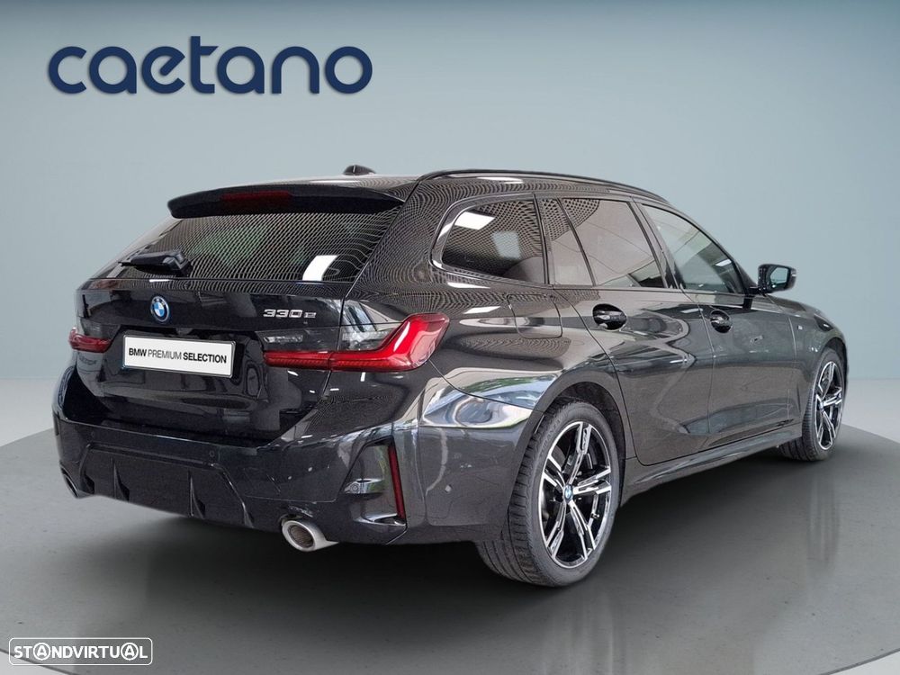 BMW 330 e Pack Desportivo M Auto — fotografia 6