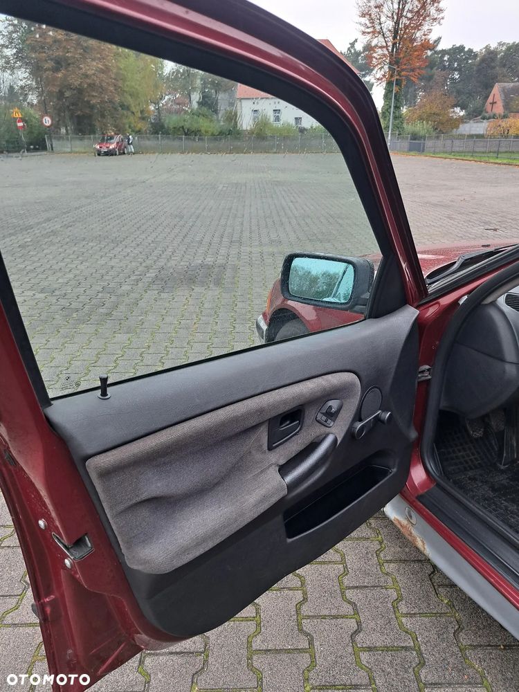 BMW Seria 3 318i Touring - 24