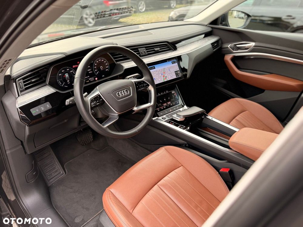Audi Q8 Sportback e-tron - 11