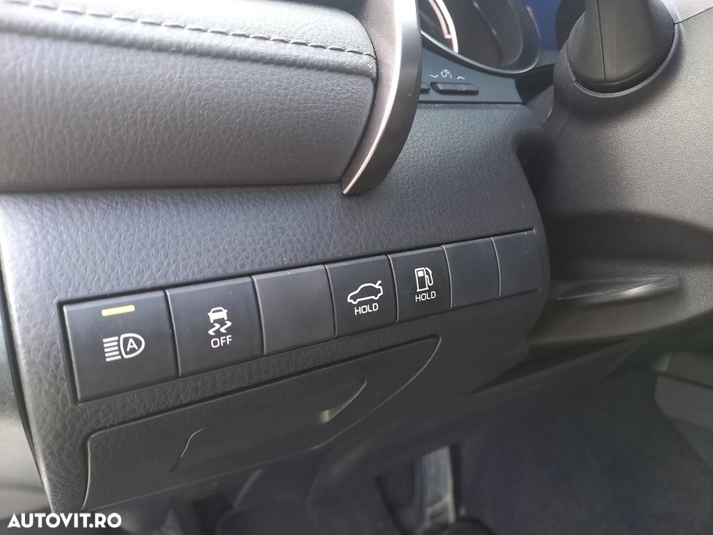 Toyota Camry 2.5 Hybrid Business - 9