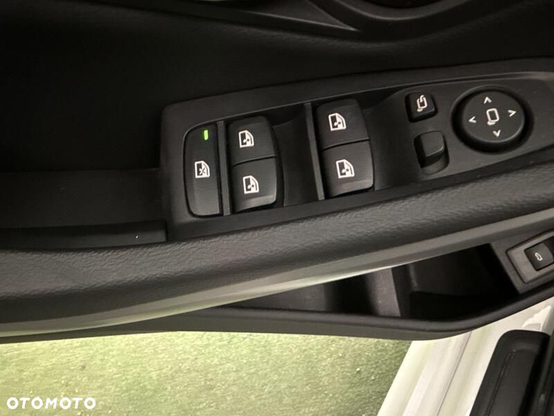 BMW Seria 3 318i - 13