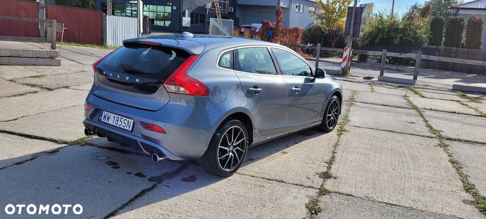Volvo V40 D2 Drive-E R-Design Momentum - 11