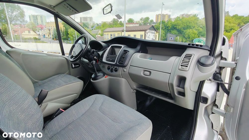 Renault Trafic 2.5 dCi 150 FAP Passenger L1H1 Quickshift Privilège - 4