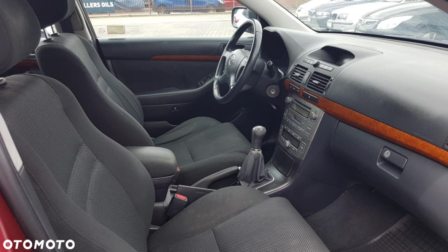 Toyota Avensis - 8