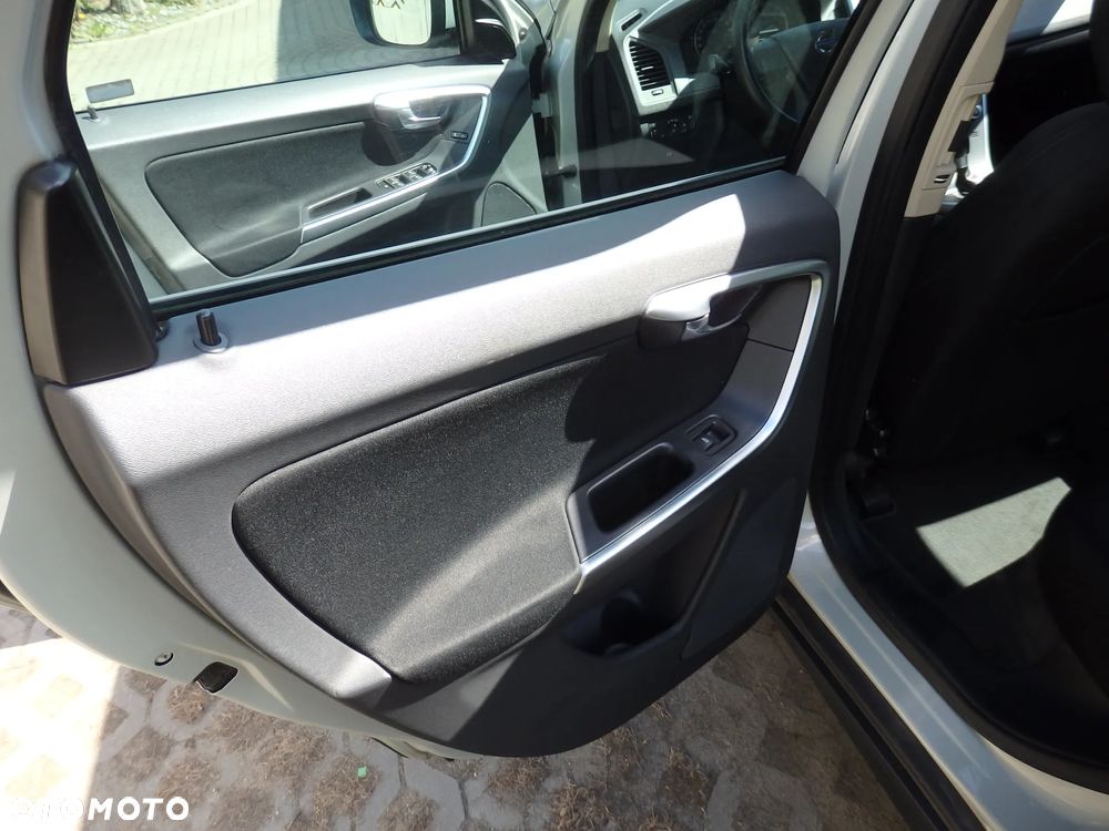 Volvo XC 60 2.4D DRIVe - 14