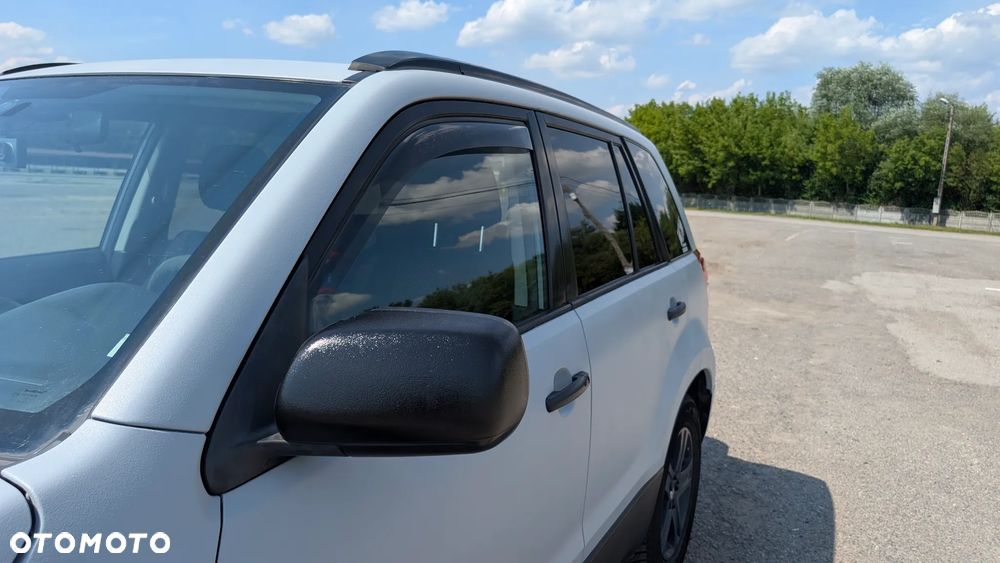 Suzuki Grand Vitara 2.0 - 6