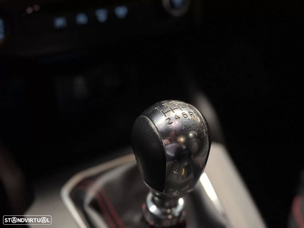 Ford Focus 1.0 EcoBoost MHEV ST-Line Design SIP - 19