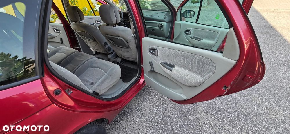 Renault Scenic 1.9 dCi Authentique - 8