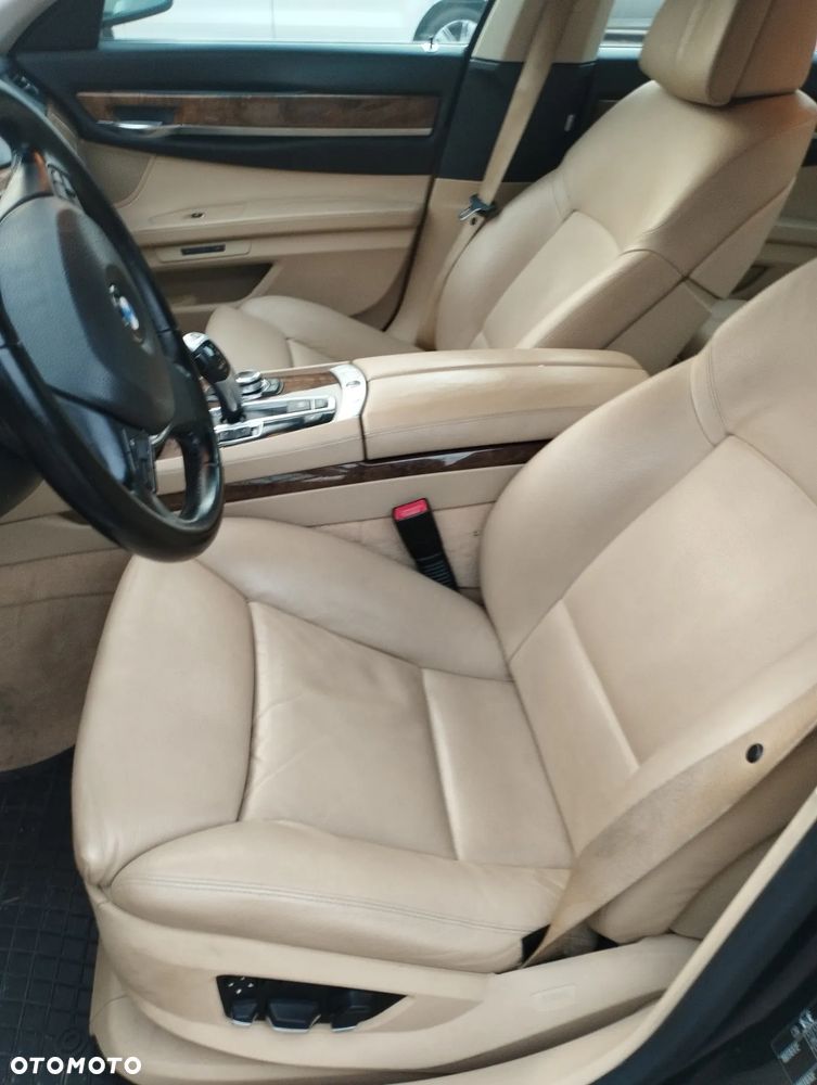 BMW Seria 7 740i - 4