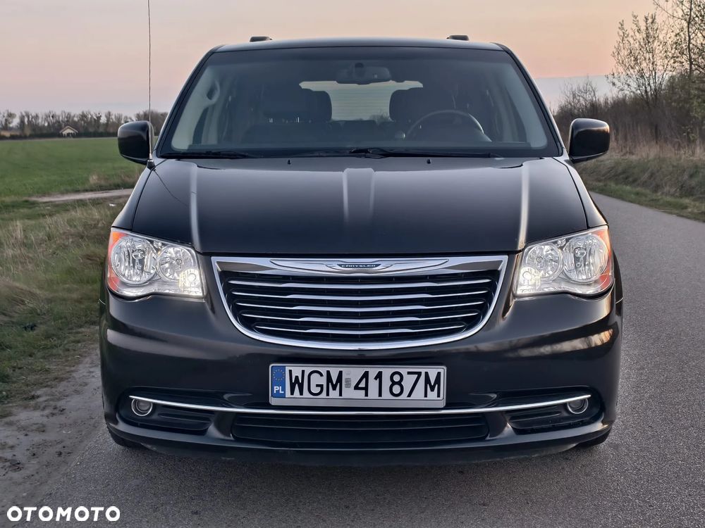 Chrysler Town & Country ver-3-6-touring - 4