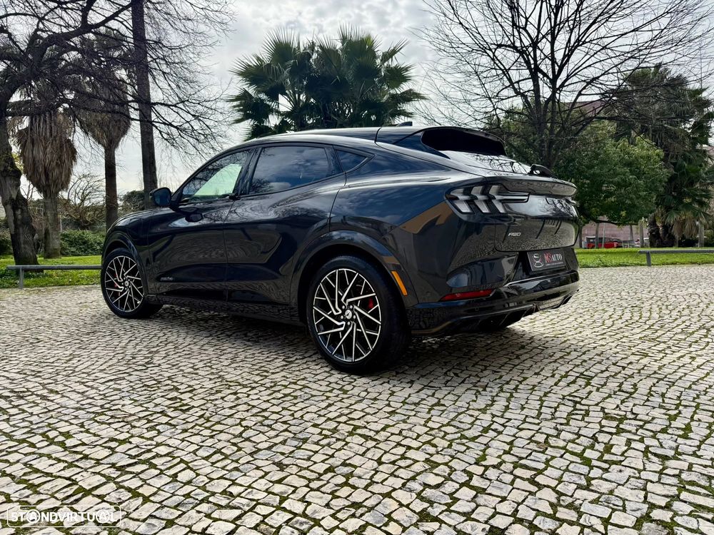 Ford Mustang Mach-E AWD GT - 24