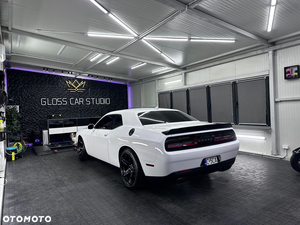 Dodge Challenger 6.2 Hellcat - 11