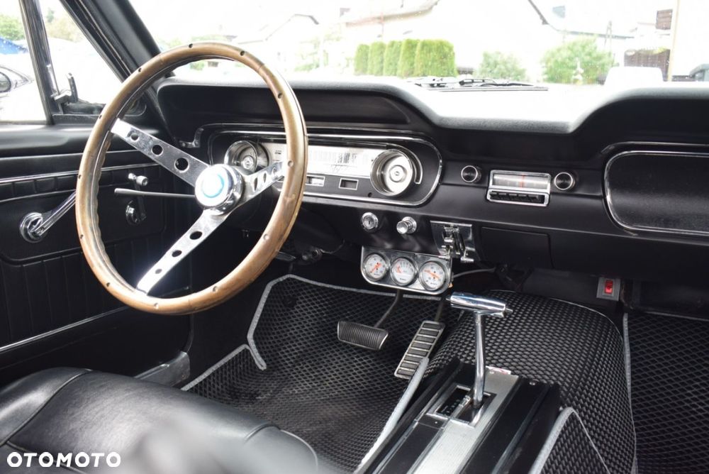 Ford Mustang - 25