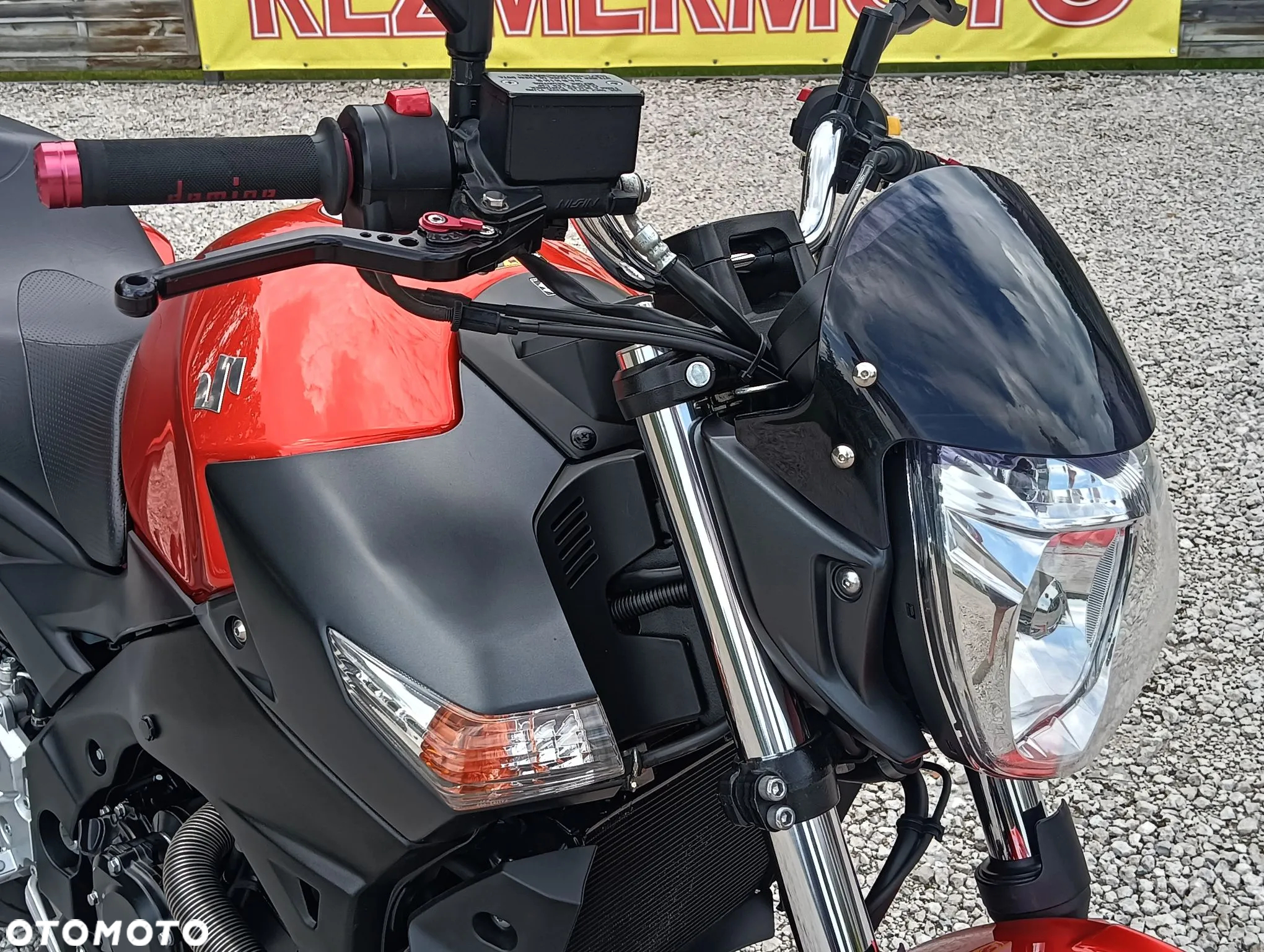 Suzuki GSR - 21