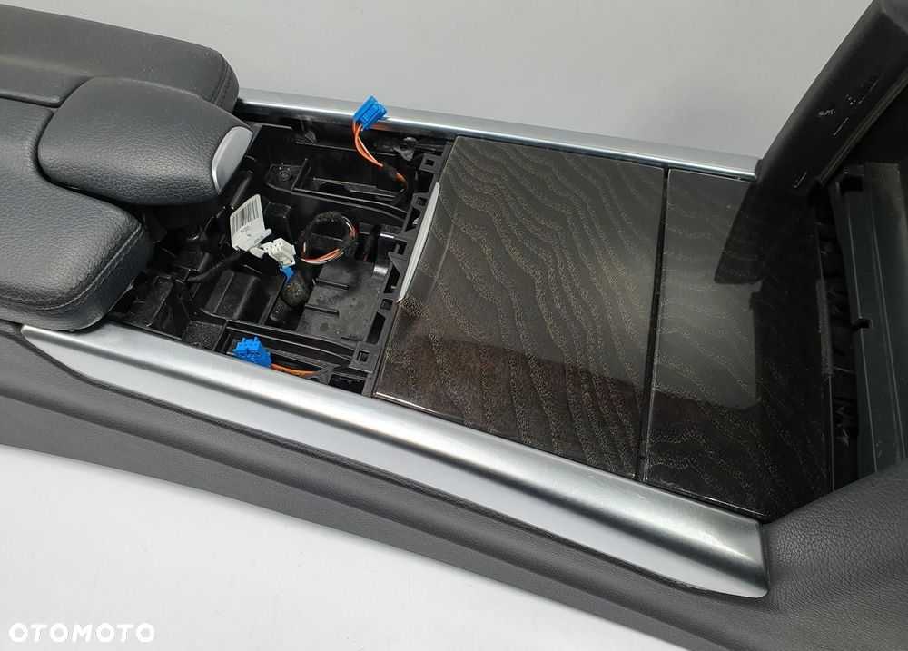 TUNEL ŚRODKOWY PODŁOKIETNIK DEKOR MERCEDES W212 EUROPA - 2