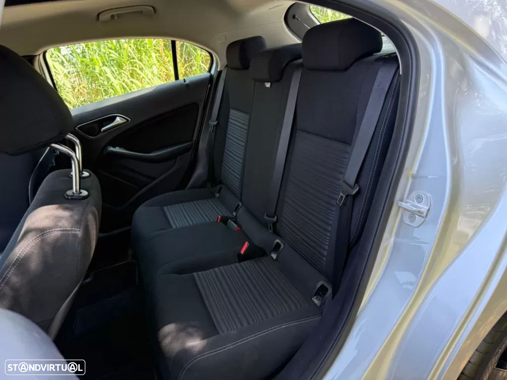 Mercedes-Benz A 180 CDI (BlueEFFICIENCY) Urban - 15