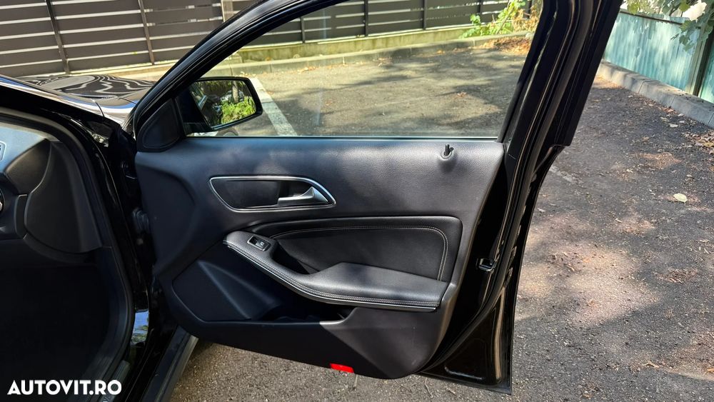 Mercedes-Benz GLA 180 7G-DCT StreetStyle - 20
