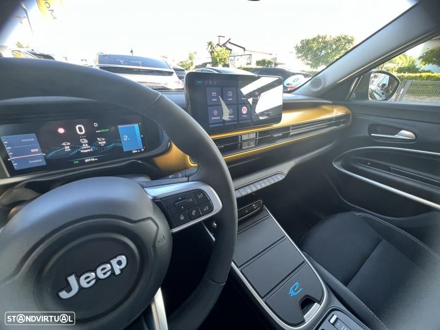 Jeep Avenger 54 kWh Summit - 37