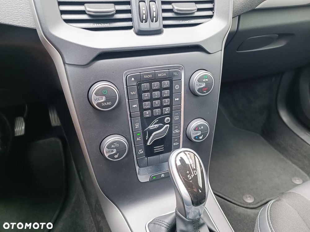 Volvo V40 T3 Geartronic Momentum - 26