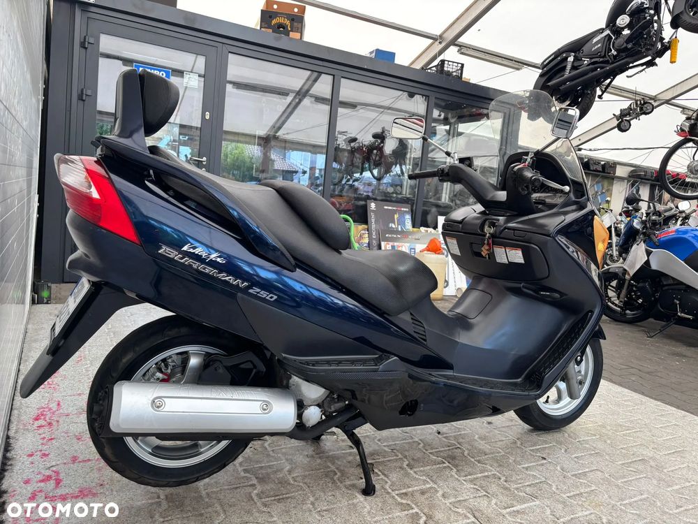 Suzuki Burgman - 13