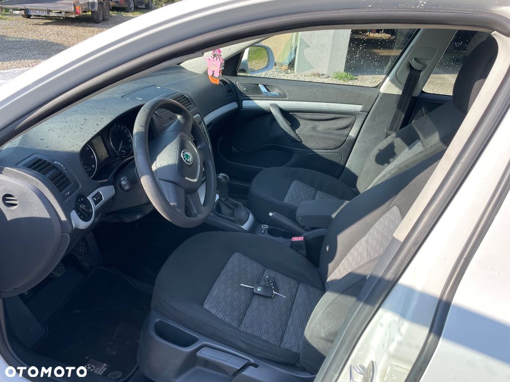 Skoda Octavia 1.6 Combi Style - 7