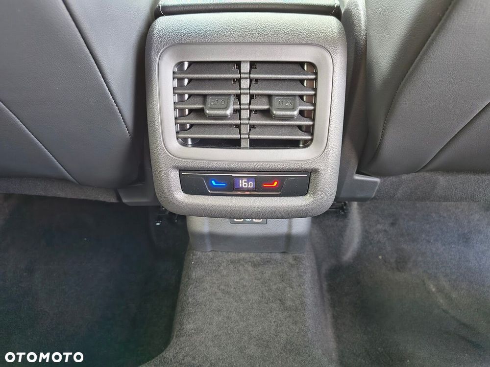 Volkswagen T-Roc 1.5 eTSI Style DSG - 33