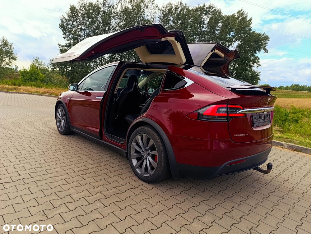 Tesla Model X - 32