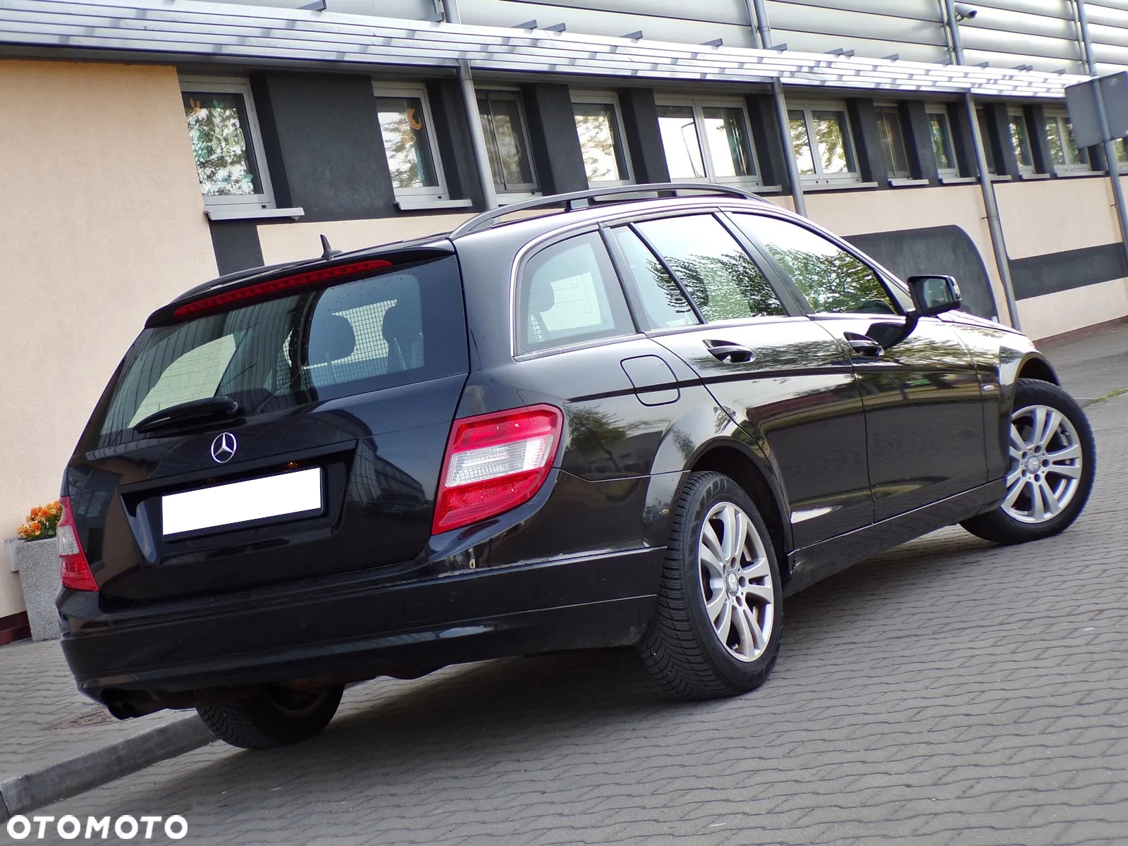 Mercedes-Benz Klasa C 180 T CGI Automatik BlueEFFICIENCY Elegance - 2