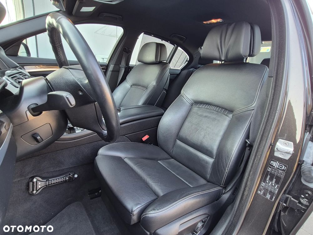 BMW Seria 5 520i Luxury Line - 26