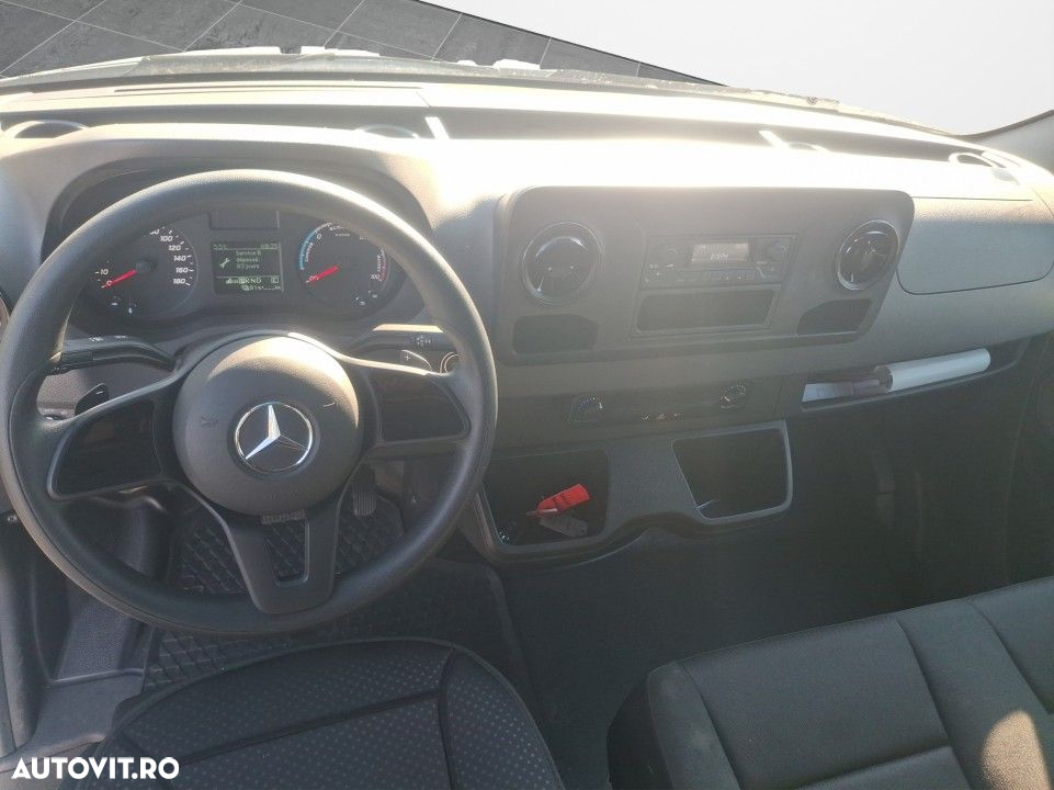 Mercedes-Benz Sprinter - 13