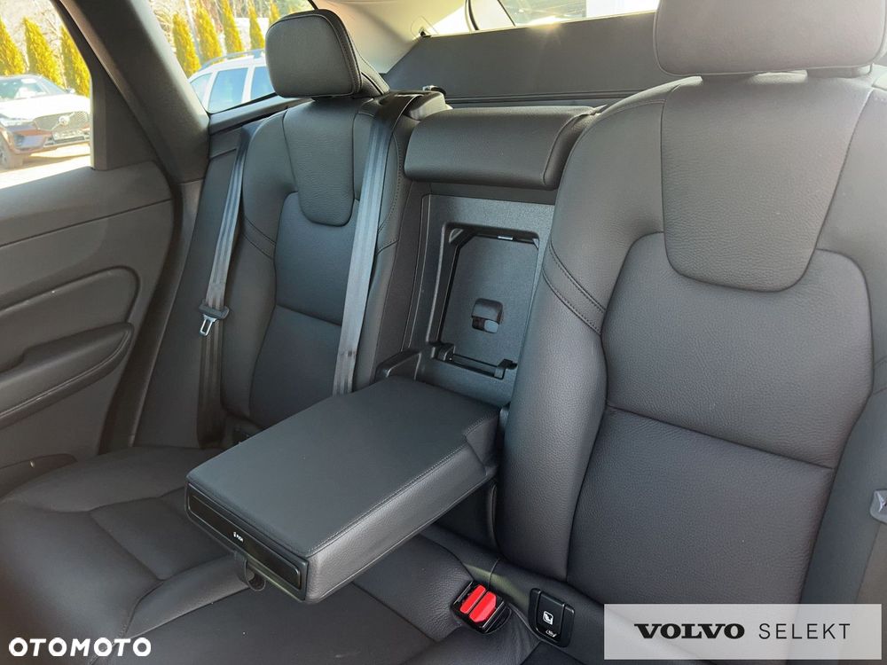Volvo XC 60 T6 Plug-In Hybrid AWD Plus Dark - 16