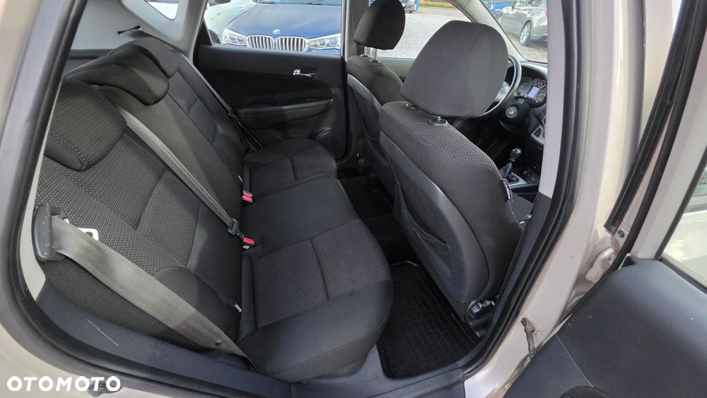 Hyundai i30 1.4 Comfort EU5 - 33