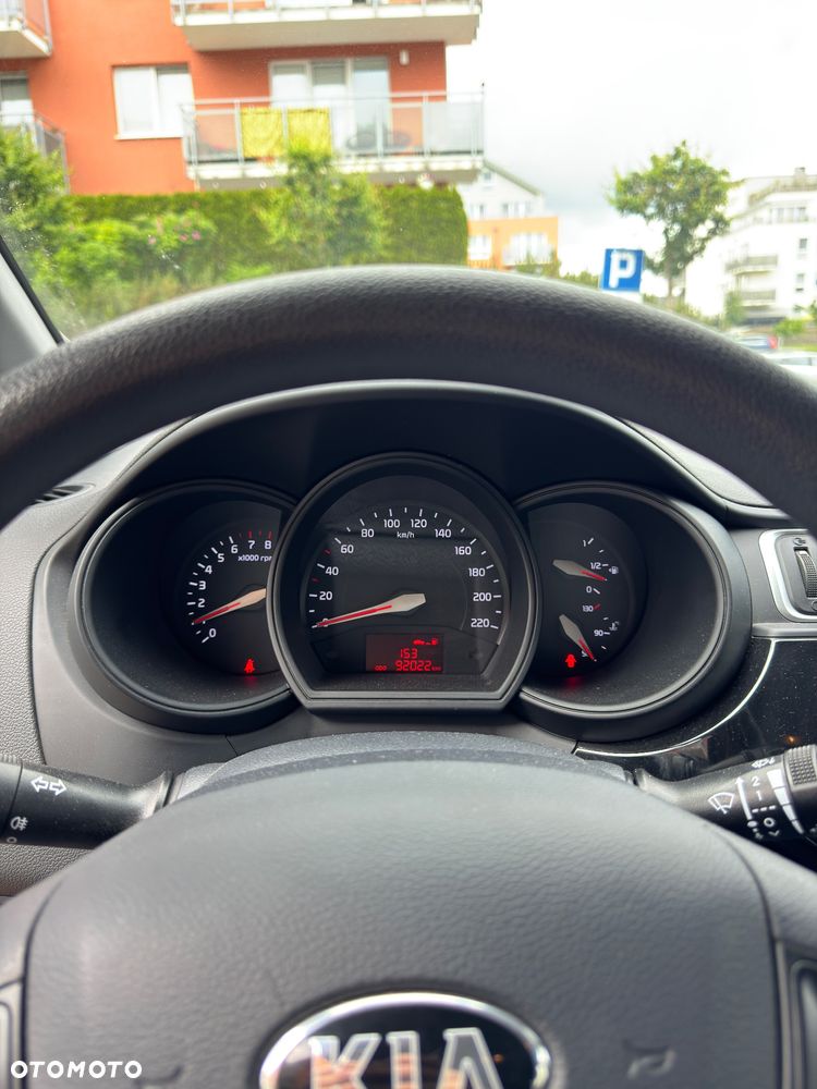 Kia Rio 1.2 L - 12