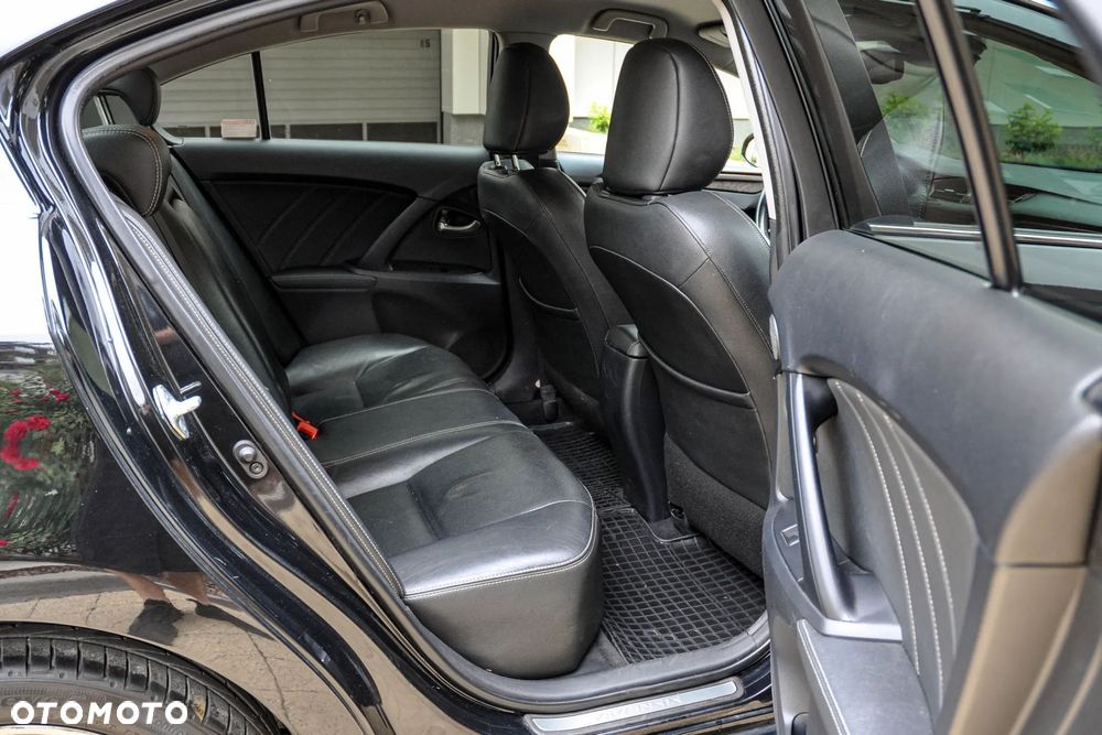 Toyota Avensis 2.0 D-4D Premium - 13