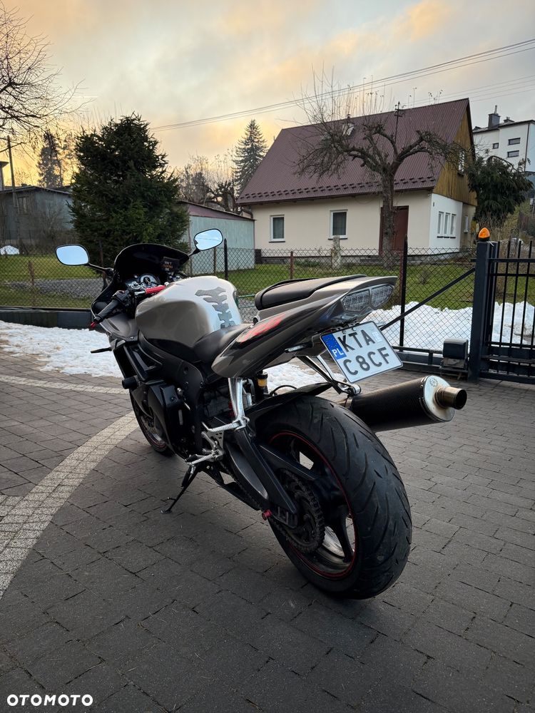 Yamaha R6 - 7