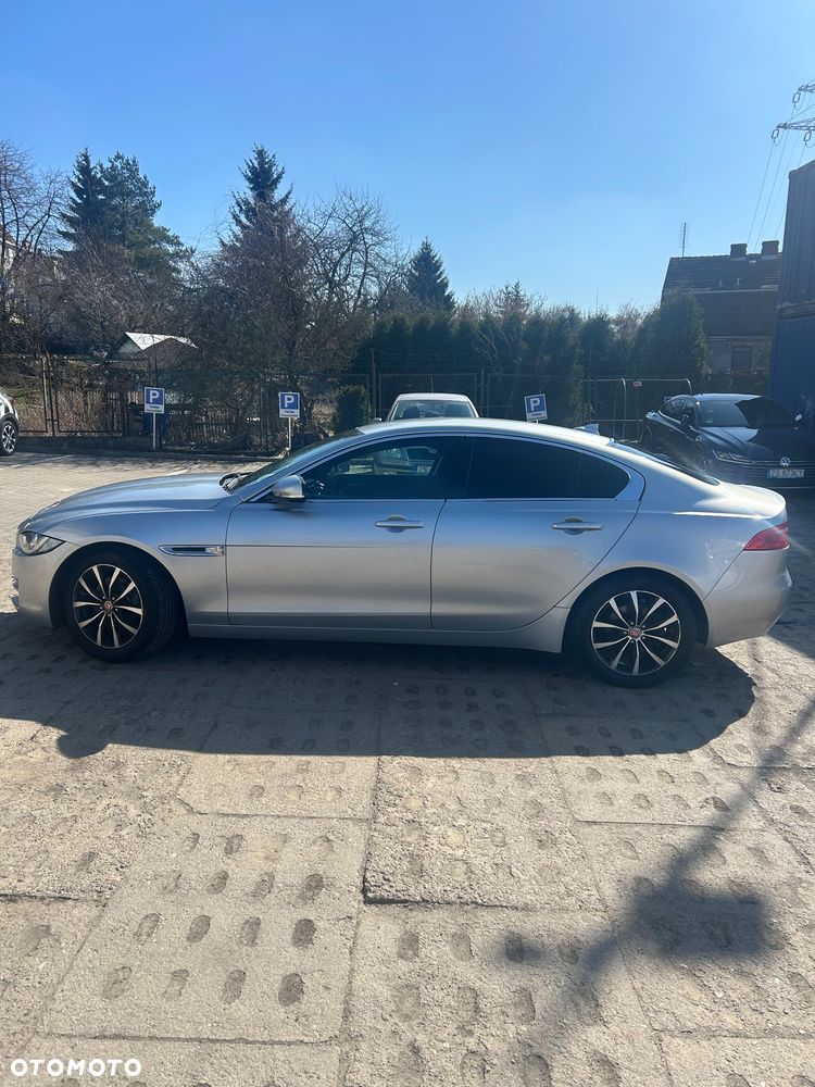 Jaguar XE 2.0 D R-Sport - 8